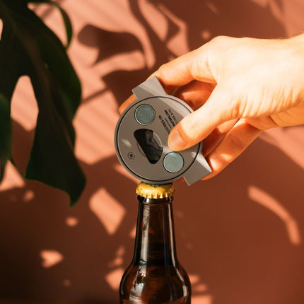 Iman abrebotellas Jurassic Park